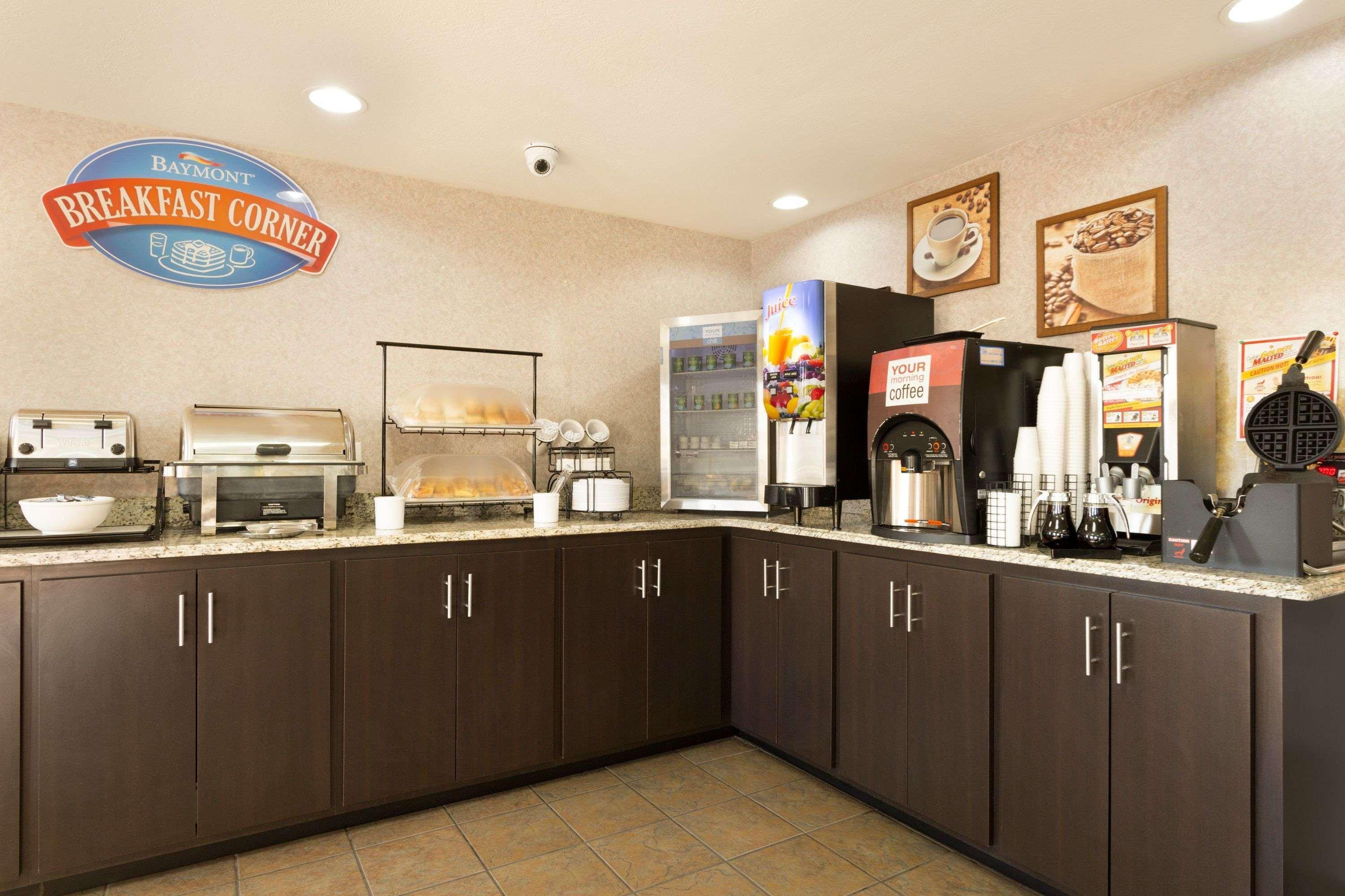 Baymont By Wyndham Gallatin Exterior photo